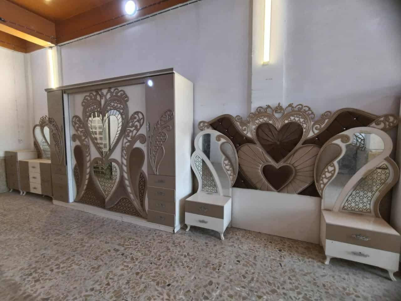 غرفه ٧ قطع ضخمه نضيفه جدا كنتور ٣ متر لون ميتاليك
بسعر مميز
425 الف بدون نقل وشد 
متوفره بمعرض الملك
حي ميسان مقابل نفق المختار ***********
