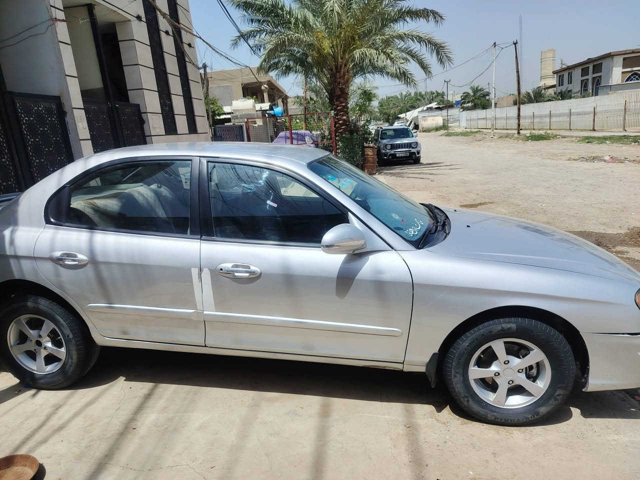 سلام عليكم سياره سوناتا موديل ٢٠٠٠ سياره خيرمن الله كير محرك تخم تاير باتري جديد كير اتوماتيك سياره خير من الله شاشة كامره سياره بسمي شرط تحويل سعر ٥٠ عنوان بغدادسريع الغزالية *********** محمد
