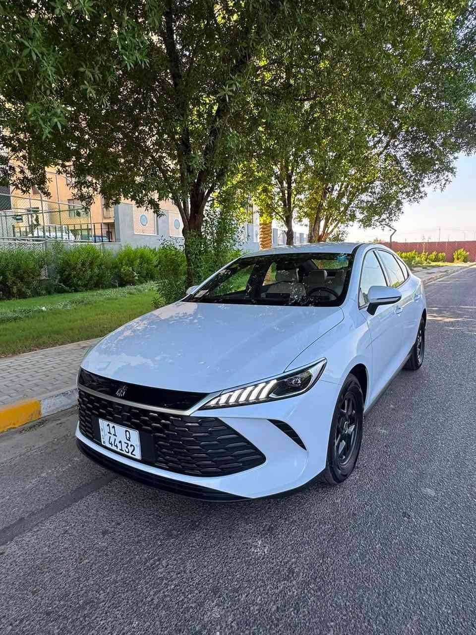 السلام عليكم BYD 2025 بحالة الوكالة كلش جديدة ملاحظة بسيطة رصعتين بالجاملغ الخلفي ممصلحات فقط ماشيه 11 الف غراضهه كاملة شاحنة وكرت وكيبل نظافة السيارة 100% السعر 18,200 وبيها مجال العنوان بغداد حي العامل ***********
