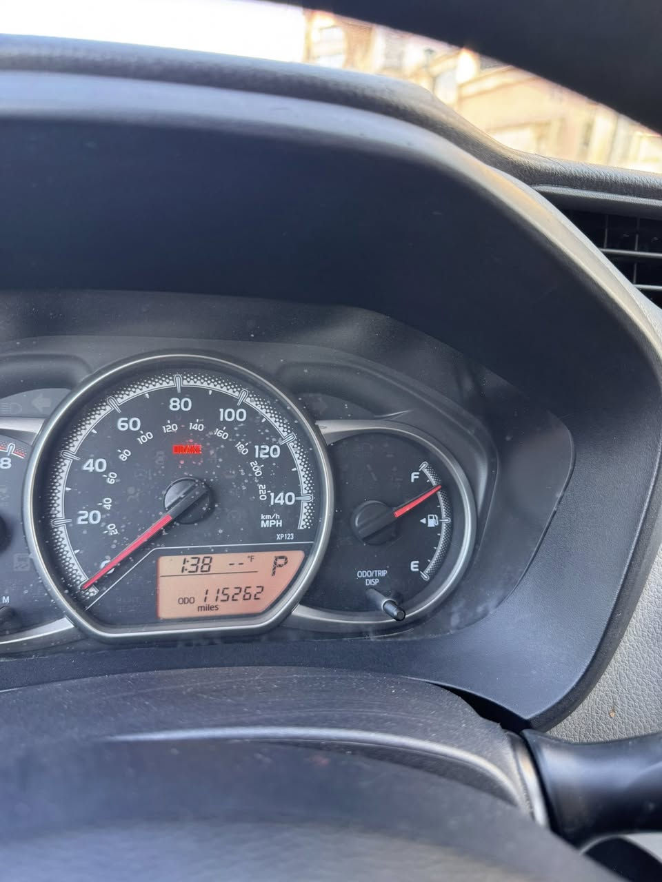 السلام عليكم يارس 2017 امريكي نظام eco
مكفوله من دواخل من الصبغ سياره نظيفه تحكم ستيرن قفل مركزي محرك نظيف يشتغل ع بانزين عادي تبريد ثلج تتدفئة شغال سياره مال بيت سنويا جديده هزه لي شهر5 يسقط بي بعض الخدوش بسيط بالباب سقف السياره مال حالوب شي بسيط
ضررها براس بوند فقط صوره ضرر مرفق بالمنشور كامل  السعر 112 وبي مجال بسيط 
مكاني الموصل الاتصال ***********
