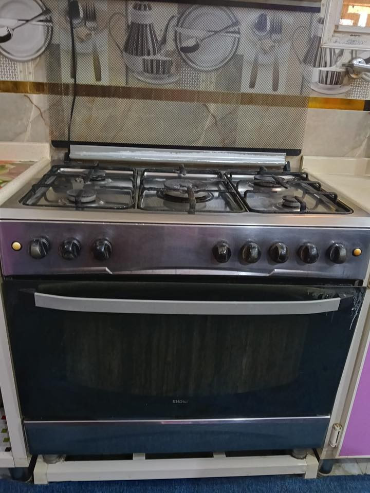 طباخ كريازي شغال بيع
مستعجل 150 الف شغال 
كلشي بي 
***********

