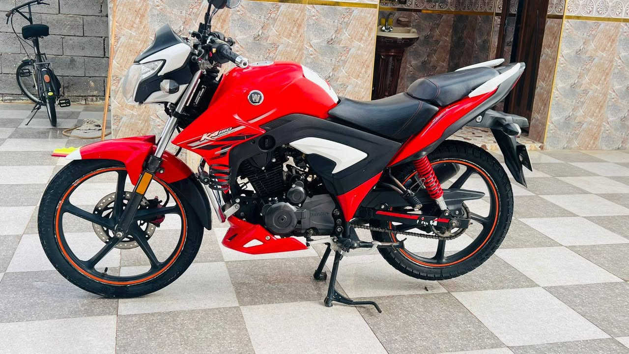 بسم لله الرحمن الرحيم 
حبايب شلونكم
 هاوجي احمر مشدود بل 20
مسجل وكامل سنوية ولوحات تحويل بنفس اليوم 
كفاله عامه من محرك من كلشي من كهربائيات تجي وتشوف بعينك  نشاط فول نكرة صلف
ب 15 وبي مجال مريت بضرف واحتاجيت 
 اذا شراي تجي وتشلع عيوني  
معروف بيش عد محمد مزهر  مكانه الرمادي 
تواصل ع واتساب *********** ومتواجد ماسنجر
