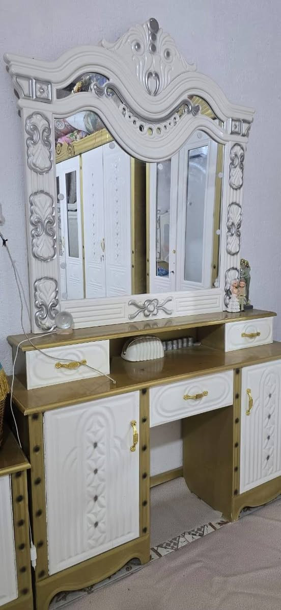 سلام عليكم غرفة نوم
مامستخدمه قليل البصره طوبه نخيل
الاستفسار اكثر مراسله وتساب هاذه رقم 
***********
