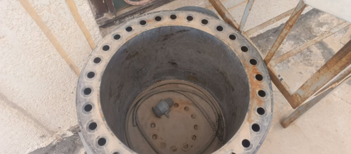 سكيبات تحمل اكثر من طنين سعره الواحده ب١٠
ديج عدد ٢ ب ٣٥
تنور خبز درجه اولي ٤٠ 
والبقيه مسعرات..
مسيب خلف السكه يوجد توصيل ايضا. غير متواجد ع فيس 
***********
