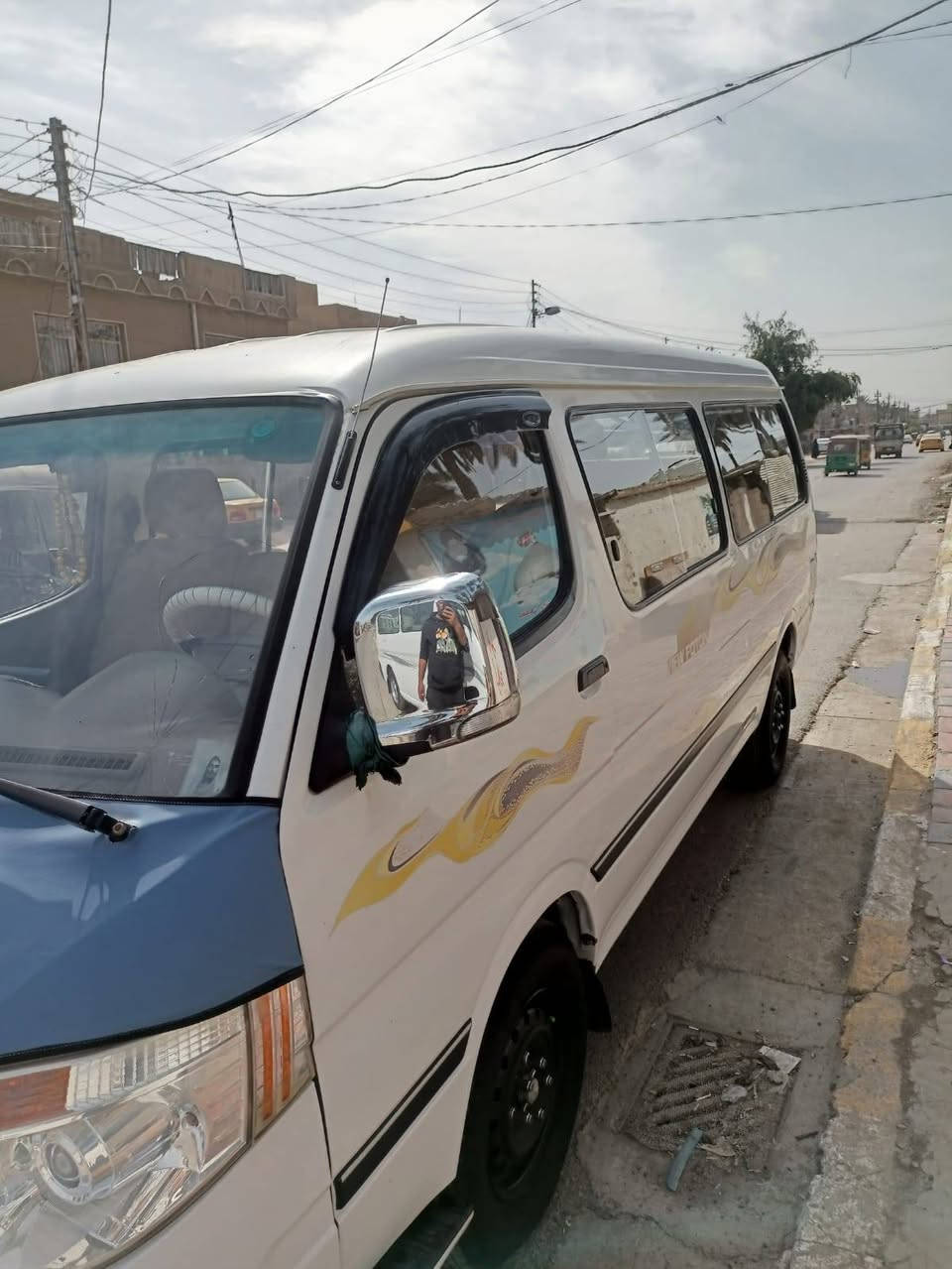 السلام عليكم فتون 17للبيع رقم انكليزي سيارة خير من الله كبل للشارع مال خبزة السيارة 17استلام 18 بيها بس هاي الطخة باب الإسلايت السعر 105بيها مجال بسيط حك الجية الاتصال ***********مامتواجد عل الفيس
