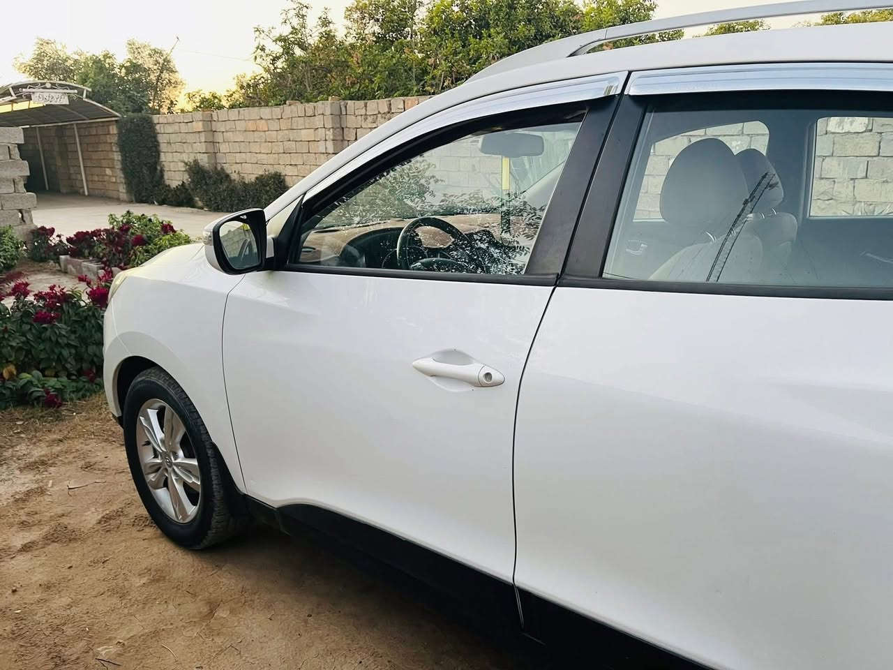 سلام عليكم توسان 2013خليجي للبيع سياره جاهزه وخير من الله من صدر وتايرات ومحرك وكير خير من الله رقم صلاح الدين مميز سياره بيها بارد بل باب لخلفي ولباقي كفاله عامه شرط 
محرك لاتنقيص ولا تبخير جاهزا 
ومواصفات سياره عاديه
مكان سياره صلاح دين دجيل
لل استفسار ‭0782 529 1984‬
