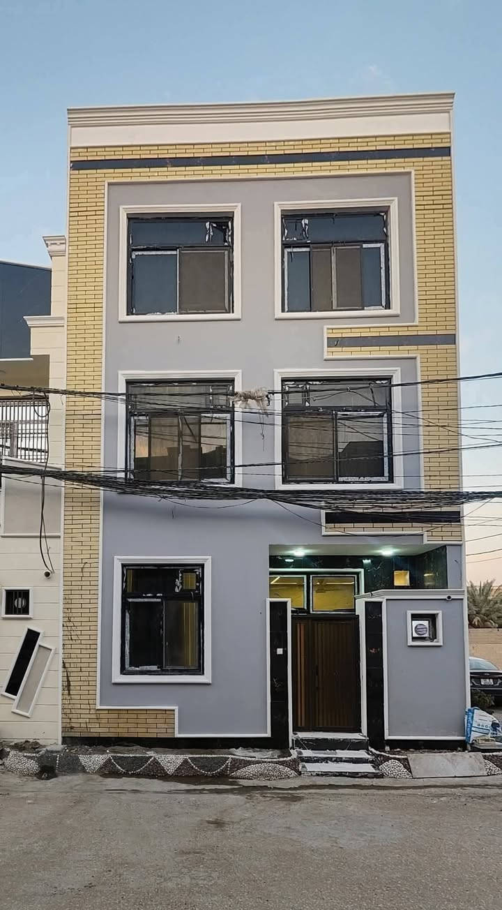 اللهم صلي على محمد وال محمد 🥰 ( بيت مؤثث)
بيت 50م ( 3  طوابق ) ركن 🥰 في كربلاء مجمع انوار كربلاء سكني قرب مدينة ألعاب سندباد قريب من نفق الأمام العباس ع 
منطقة سكنية تتوفر فيها جميع الخدمات تبليط 10 م 🥰 
جميع تفاصيل البيت بالفديو 
طابو زراعي قرار محكمه سند 25 ملك صرف 
للأتصال او واتساب ***********
