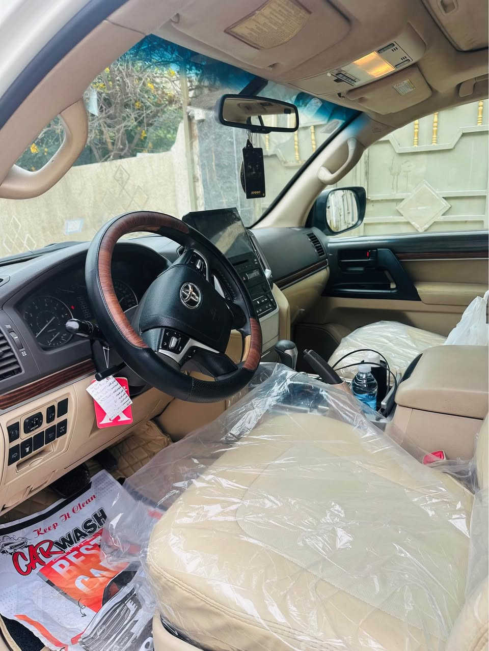 سلام عليكم 
لاندكروز ساز موديل 2012  محدث داخل وخارج بلاد سياره نظيفه جدا تحديث فقط بدون اي ضرر 
 حداديه مكينه كير كله بلاد 
تبريد ثلج 
تخم تاير جديد  حجم 21 
محرك 4000
ثلاجه . مري قلاب . تحكمات .شاشه لمس . ماشيه 196 k
سياره محدثه لغرض الجماليه فقط 
رقم السياره بغداد 
مابيها اي حادث  وبالعافيه عل ياخذها سياره خير من الله
السعر المطلوب 34 الف   والسعر بي  مجال 
عنوان / بغداد / حي الجهاد 
*********** بغداد, العراق
