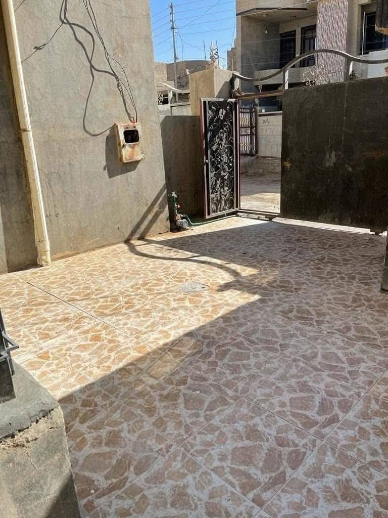 بيت للايجار في منطقه ٧ كيلو خلف المعارض قريب على الشارع العام يتكون من استقبال وصاله وغرفتين ومطبخ حار وبارد وحمام داخلي وخارجي ومكان حديقه الايجار300 للاستفسار ***********
