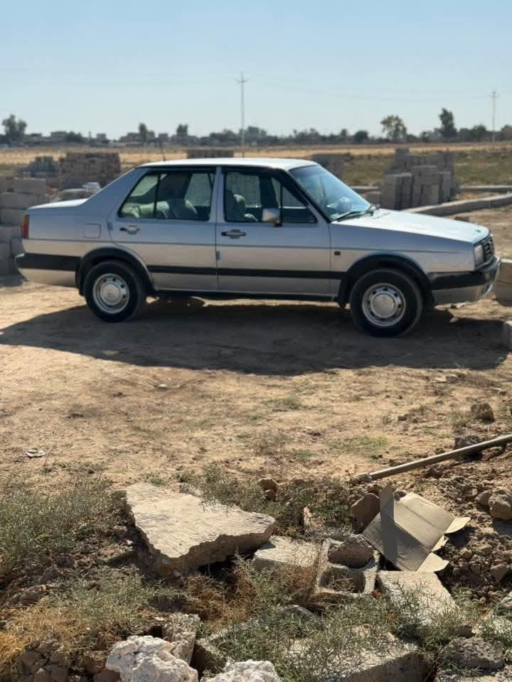 جيته كولف رقم صلاح الدين مشروع وطني سنويه ليشهر السابع مكانه موصل مزارع الحدباء محرك وكير شرط. سعر ٢٥ 
***********
