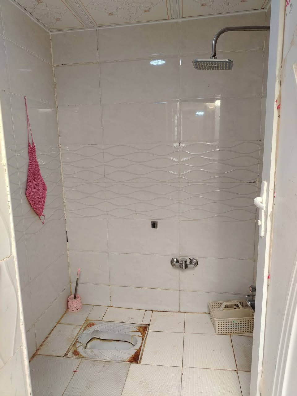 مرحبا السلام عليكم اخون عندي بيت 100متر البيع النجف مقابيل ملحق الغدير عمود ٣١٧ سند ٢٥ السر ٣٢وبي مجال الشاري *********** انه خادم
