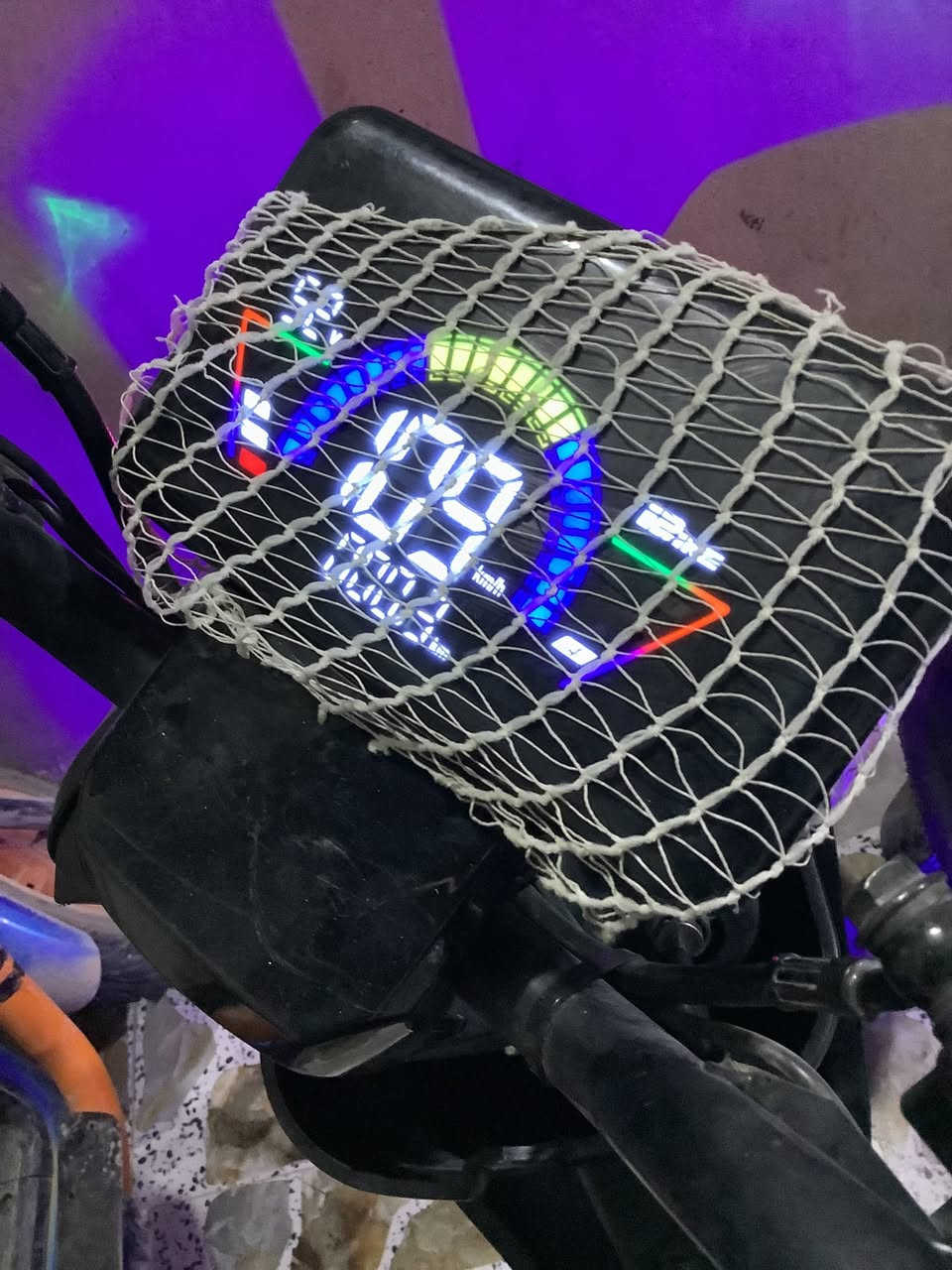 ماطور R9 2025ماطور جديد  باتريات جيده سرعه 109وحقيقي 75السعر 400وبي مجال مكاني ملاين الثانيه الرقم ***********وبي وتساب
