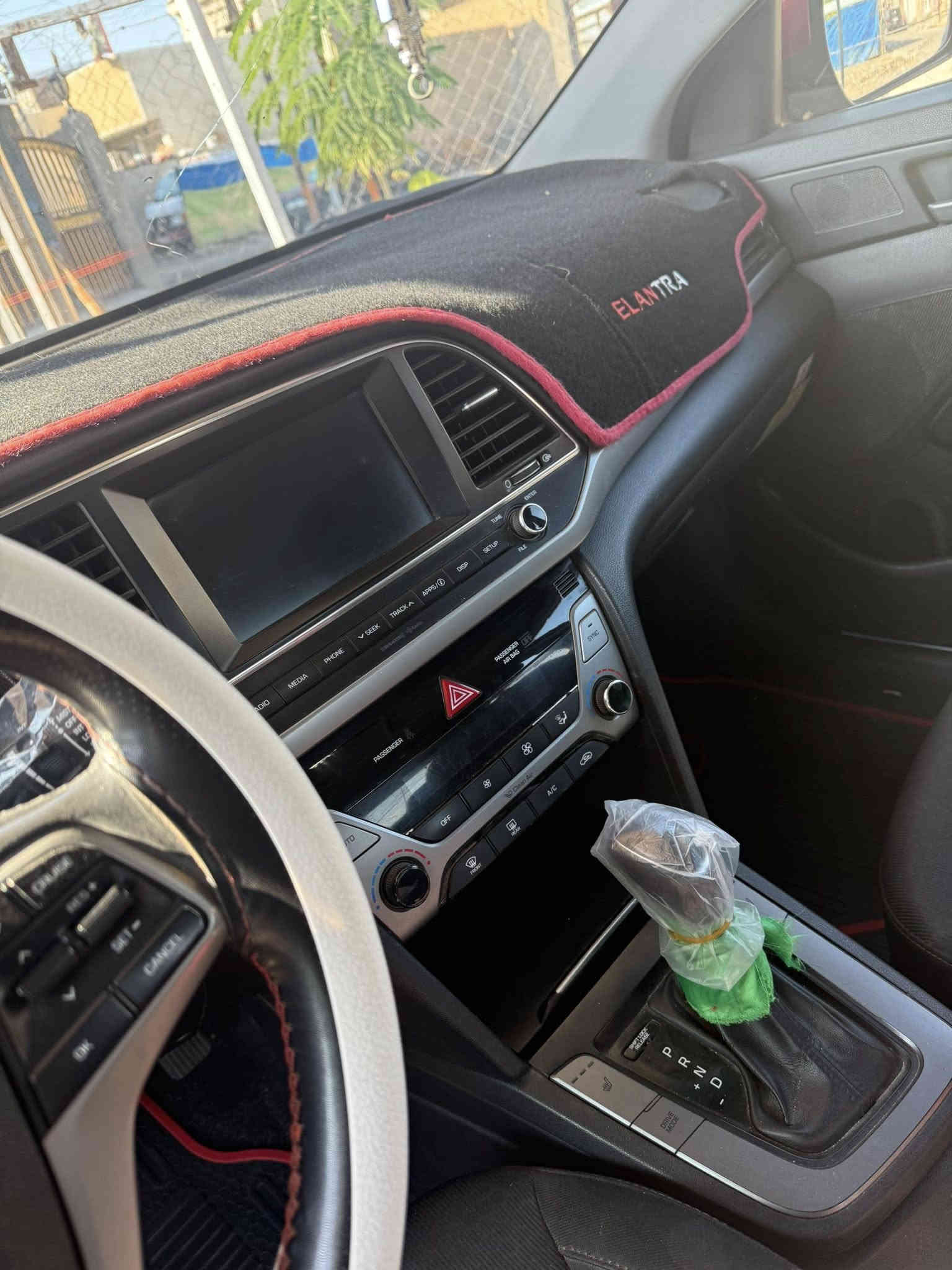 سلام وعليكم 
لنتره فول 
2017 فتحه بصمه مقفوله رقم ربيل سياره جاهزه 
سعر 130عله رقم بس ***********
