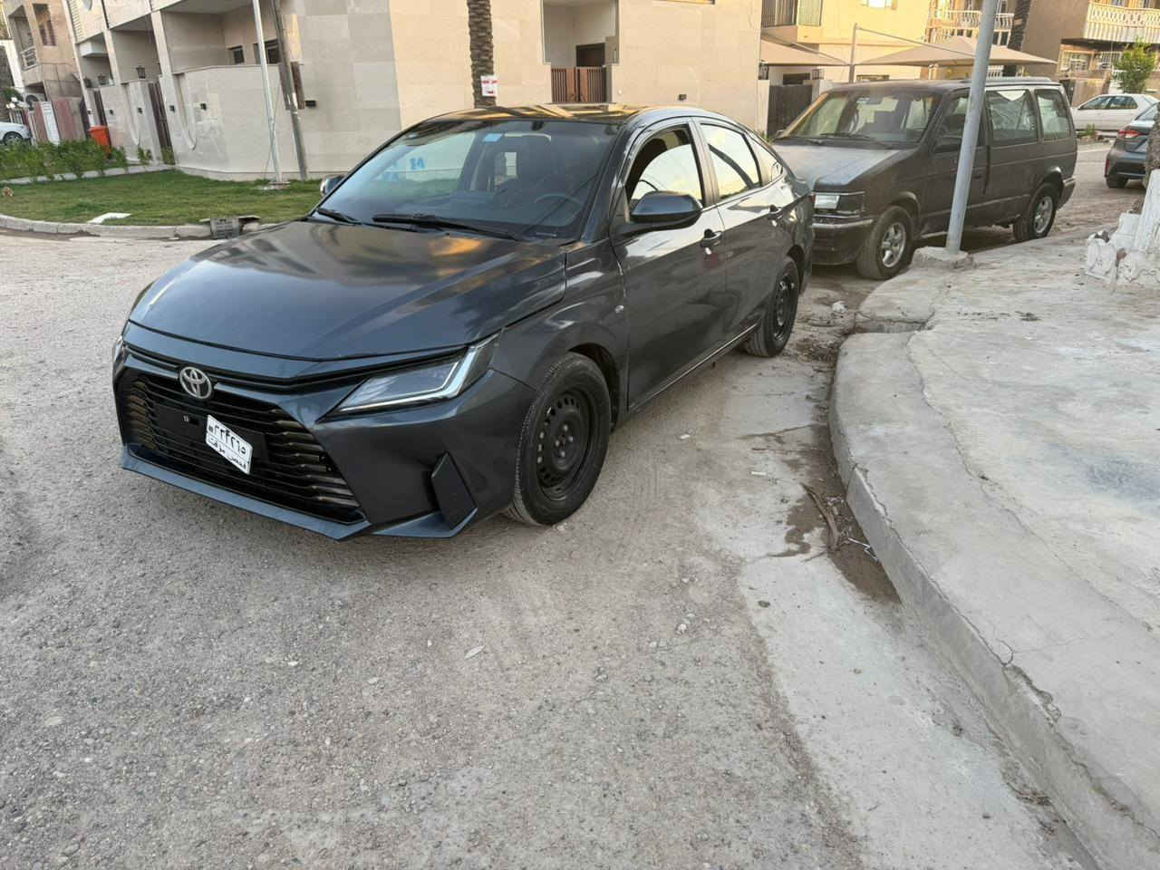 السلام وعليكم تيوتا يارس موديل 23 للبيع  نص فول كير مكينة مكفولة لون نفطي بدون رقم للأستفسار اكثر اتصل اني مكلف بنشر ***********
