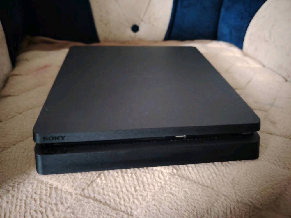 بلي 4 سلم تحديث (13.04)
🔹 الذاكرة: 500 جيجا بايت  
🔹 الجهاز لوك استيكر
🔹 غير مفتوح نهائيًا   🔹️جوستك عدد 2
💰 السعر: 215 ألف  
📍 المكان: الاعظمية – بغداد
توصيل ماعندي 
📞 للاستفسار الجاد يرجى التواصل خاص او الاتصال / ***********