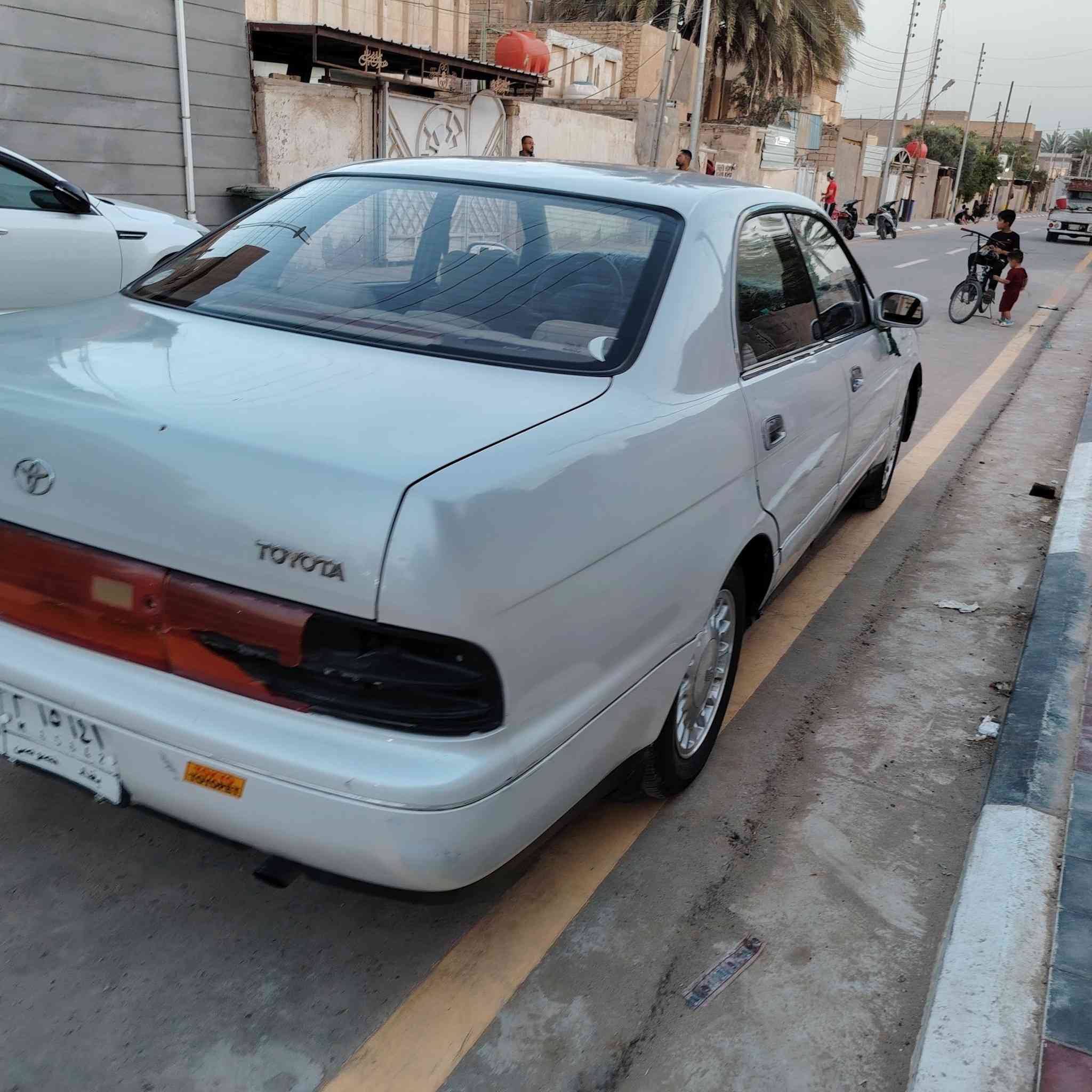 سيارة للبيع بطه سوبر كراون موديل١٩٩٣ السنويه نافذه لل٢٠٢٧ ما بيها تبريد حدادية خير من الله ومحرك وكير هم خير من الله السعر ٦١ وبيها مجال حك الجيه السيارة مو باسمي بس راعيها موجود مكفوله من القص ونقل الجثة للاستفسار الاتصال على هذا الرقم *********** ***********
