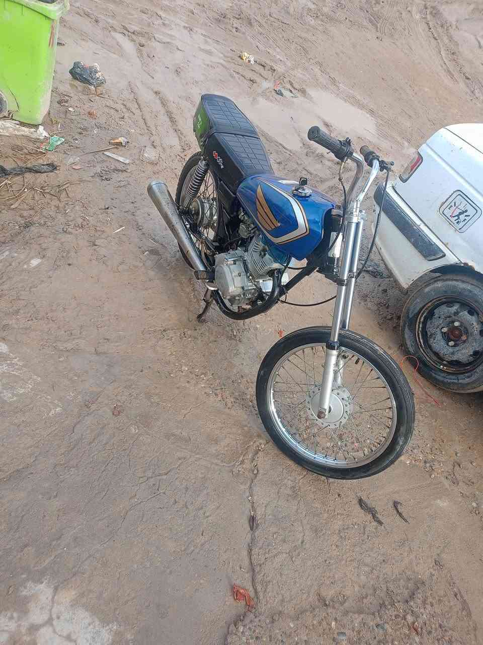 سلام عليكم دراجه إيراني رقم وسنوية بسمي مديل الشاصي 2015 ومكينه 24 دراجه حربيه ما بيه شي سعر مليون و350 وبيه مجال لشراي
اتصال شريحه:***********
واتساب: ***********
