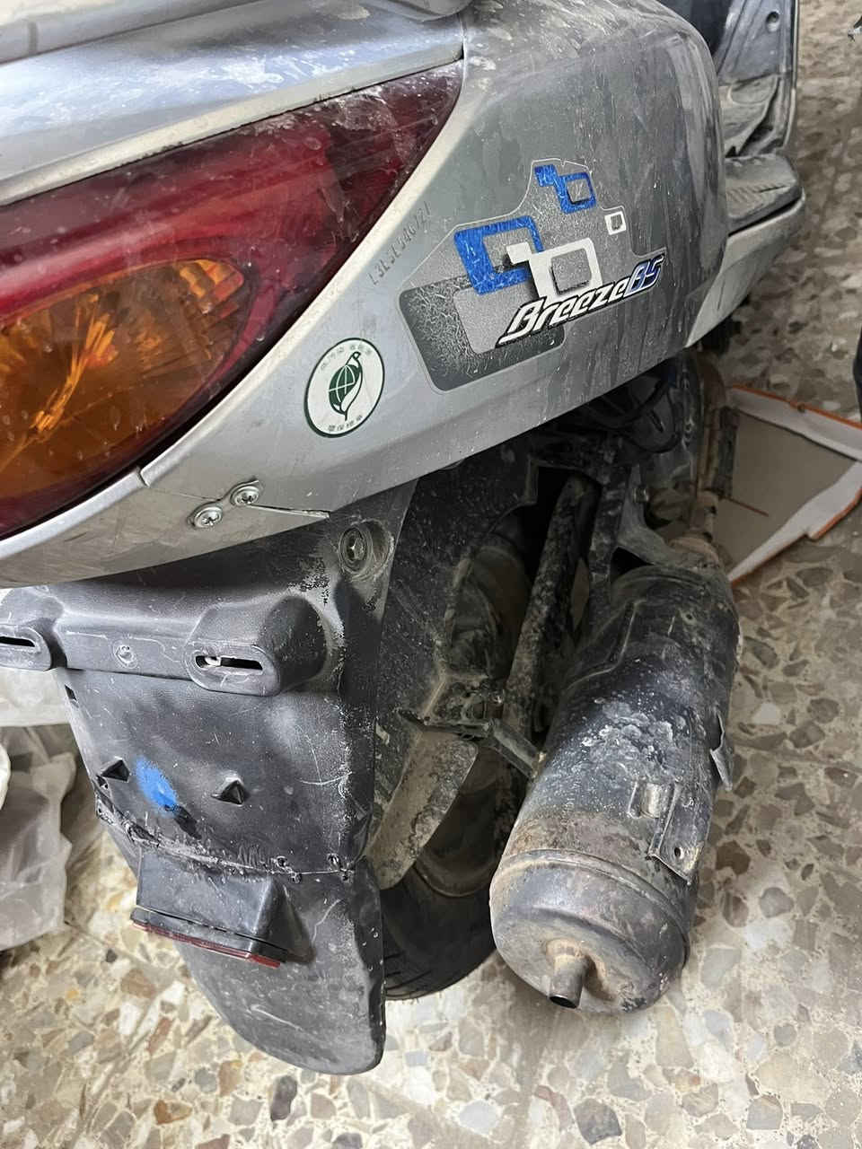 السلام عليكم بريز بغبغاء نوزل للبيع الدراجة كاملة من كلشي بيهة نقص شغلتين بسيطات كلش : 
 1️⃣واقية مال صالنصة 
2️⃣ وقمچي مال كيلو متر  
وهمين ماعندي مجال يرادلهة غسلة مرتبة وبس

الدهن مالتهة يورول 40-10 والبانزين محسن 
الدراجة فول ما توگفك إني ما أبيعها بس محتاج فلوسها 
السعر 700.000 وبيها مجال للشراي 
مكاني بغداد مدينة الصدر 
للاستفسار 📞*********** بي واتساب
