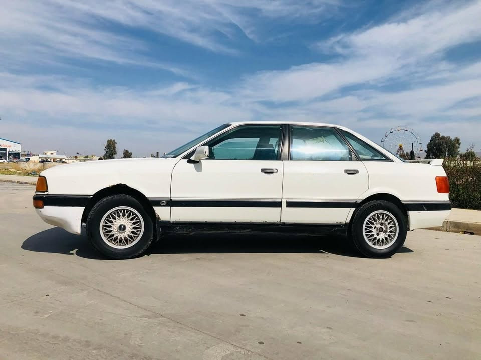 سلام عليكم للبيع اودي 1991 بدون صبغ محرك بي صرف قليل حجم 90 السعر 34 وبي مجال   شرط تحويل 
 ***********
