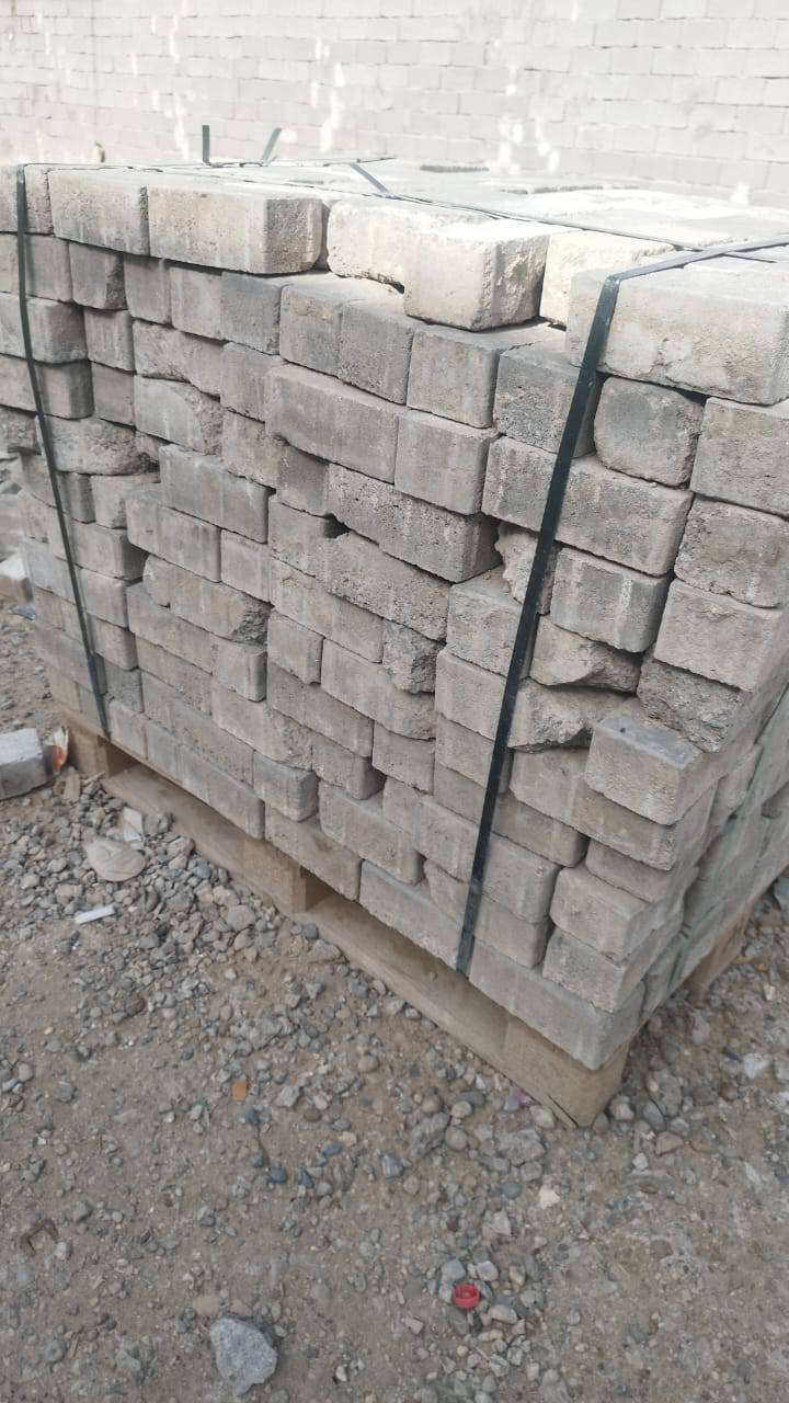 ‏مقرنص طابوقه مستعمل شيء بسيط و بحاله جيده و نظيف
‏
‏عندي بيهن تقريباً 3 سكيبات
‏
‏
‏سعر المتر 4 آلاف دينار 
‏
‏
‏و متوفر توصيل عندي لكل مكان .
‏
‏واتساب ***********
‏
‏العنوان بغداد
