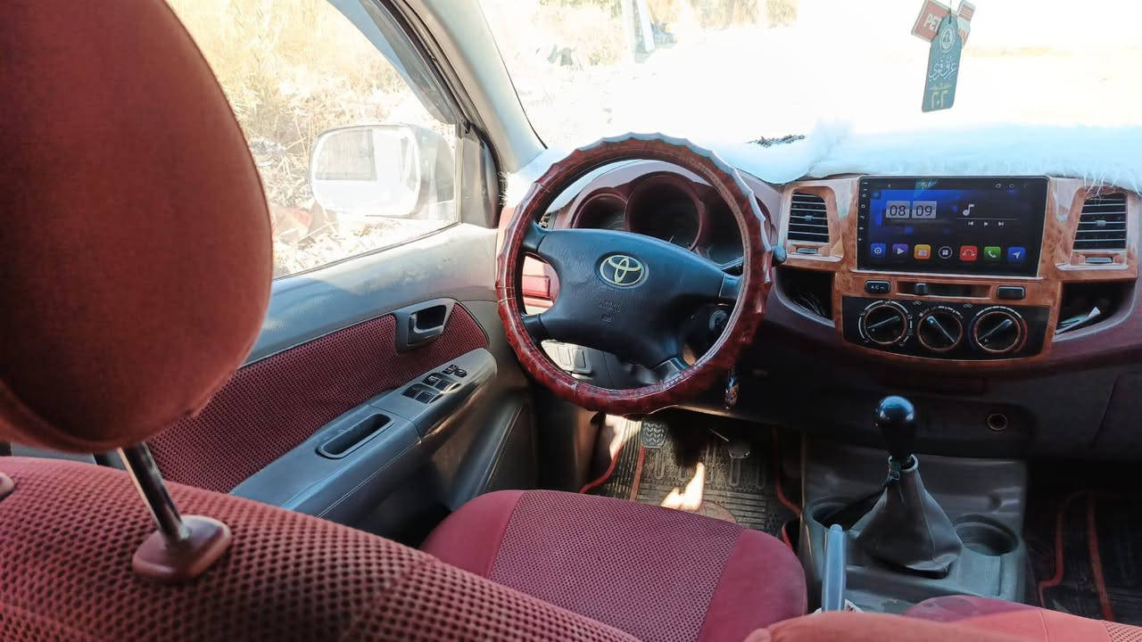سلام عليكم شلونكم اخواني السياره بيكم هايلوكس 2006 تبريد فول تخم تايرات السياره ما بيها نقص سنويه تخلص 26 الشهر التاسع السياره باسمي ثاني يوم يحول سياره جديده من فضل الله ما بيها اي نقص بس بيها طخه بالدعاميه الاماميه السياره كير محرك حداده خير من الله للأستفسار ‏‪***********‬‏
