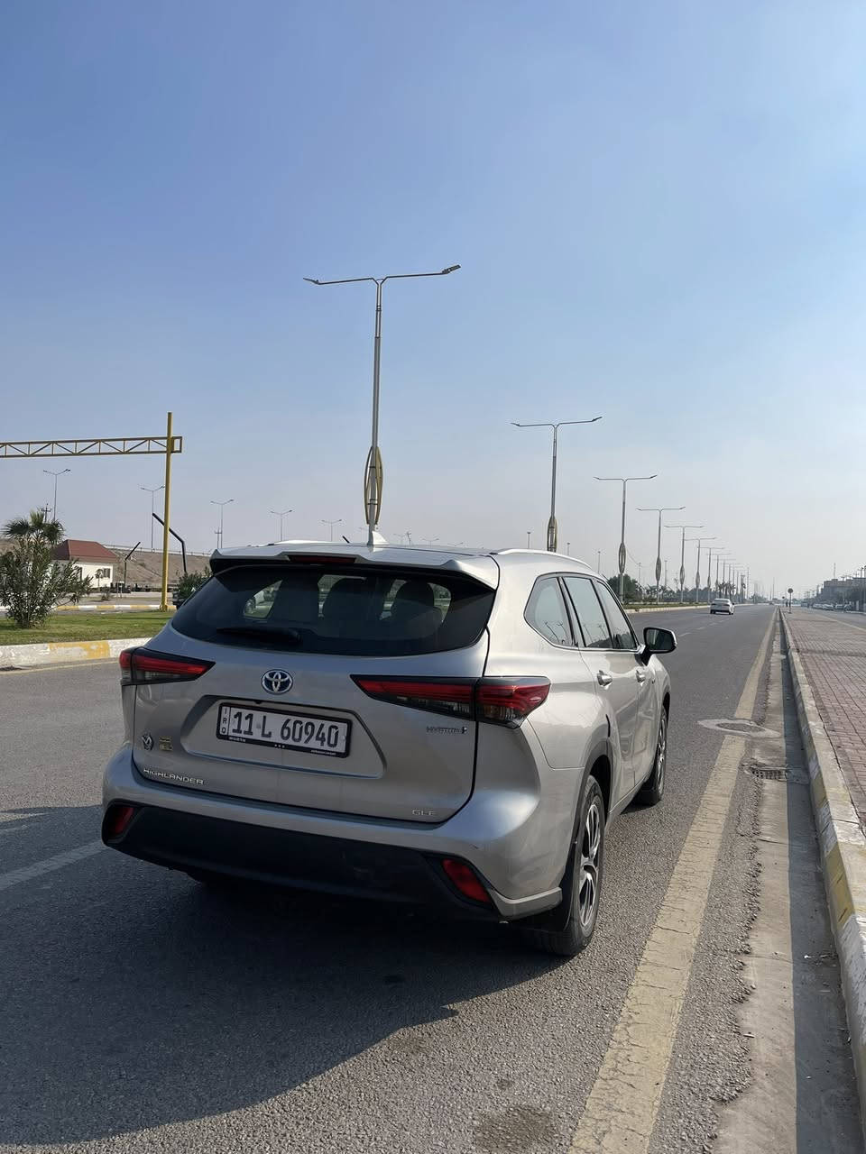 السلام عليكم…هايلندر  هايبرد خليجي 

موديل2022 GLe خليجي مكفولة عدا شخوط خفيفة بالبوب تروح بالبولش 

ماشية 40الف  
داخل مشمشي  (مدوشمة لون بيجي  تريد تشيل البيجي براحتك)
سعرها 332 ورقة وبيها مجال حگ الجية 

رقمي :*********** /مكاني فلوجة .تجي تفحص وين ماتريد
