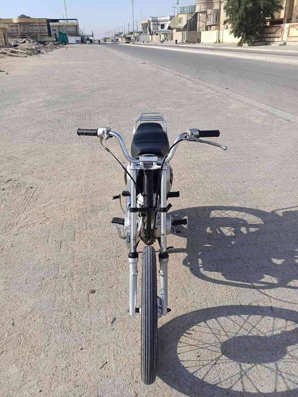 ايراني شلامجه محرك شلامجه قفال بس شوي جارد من بره لا صوت ولا تبخير والشاصي شلامجه بوري ضعيف كلشي جديد بيها وياله ثنين جدد تايرات  سعرها 500 وبيه مجال : ***********
