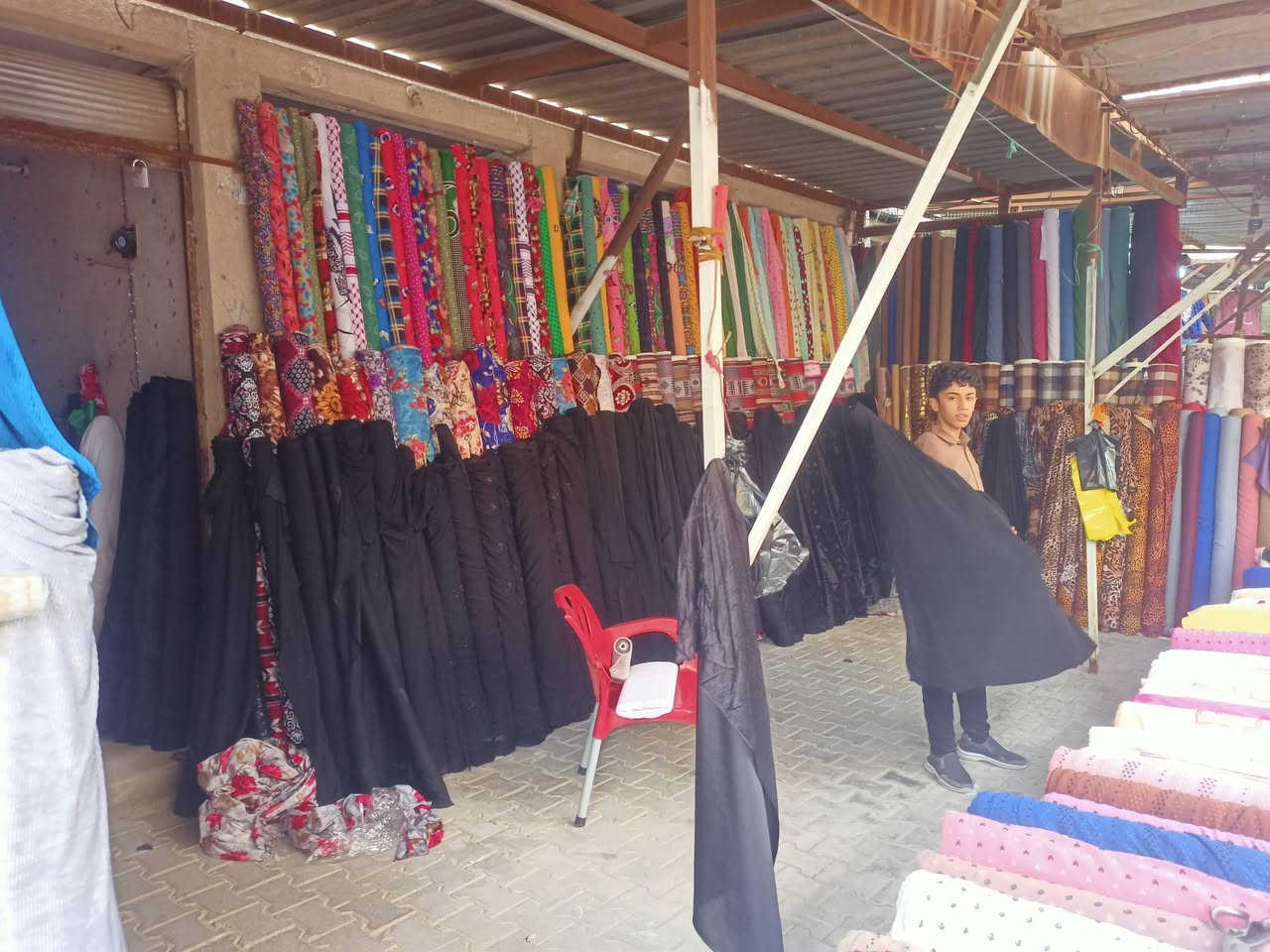 بيت تجاري للبيع في النجف الجديده الثالثه سوق حنون مساحته 188 بيه أربع محلات طابو صرف لتواصل ***********
