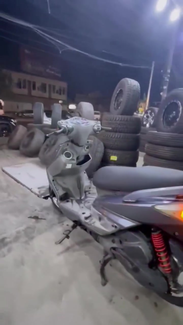 سلام عليكم سكنس فحل للبيع  كابريتر المنشأ كوري يوم ٣/٢٤ نزلتها من المعرض مكاتبه ومنفيس فقط الدراجه مكفوله اذا مفتوحه او كفرها تجاري  الرقم *********** مكاني حي العامل
