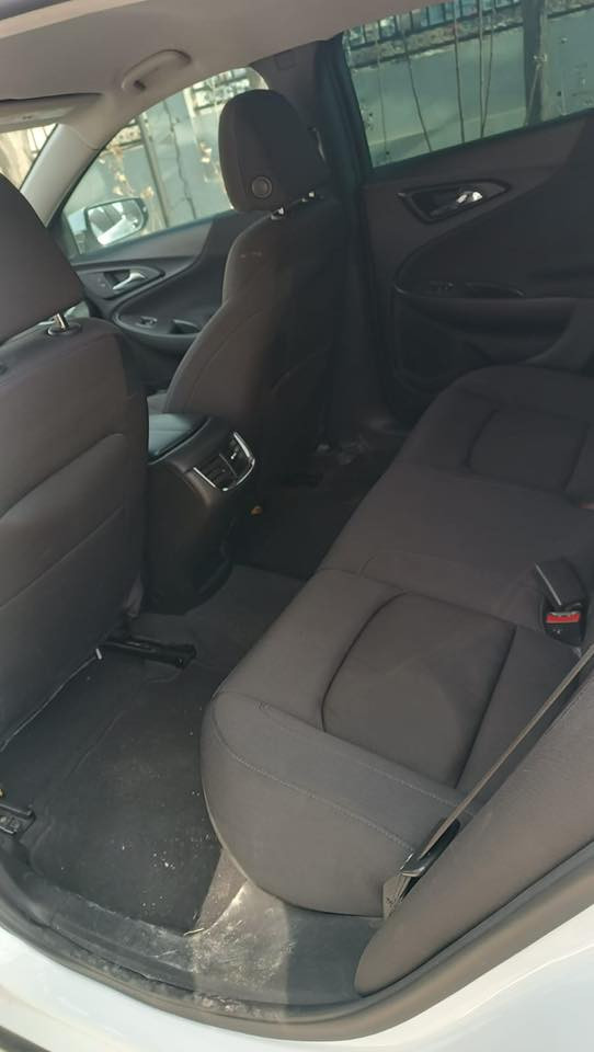 � للبیع – شفروليه ماليبو 2023 (LT)
رقم الشاصي:

رقم الشاصي: 1G1ZD5ST2PF139448

المواصفات:
 • محرك 4 سلندر 1.5L تيربو
 • قير أوتوماتيك CVT
 • بصمة / زر تشغيل
 • شاشة لمس 8 إنج
 • Apple CarPlay & Android Auto
 • بلوتوث + USB
 • كاميرا خلفية
 • نظام ABS
 • Traction & Stability Control
 • مثبت سرعة
 • تحكم بالمقود
 • مكيف أوتوماتيك
 • زجاج ومرايا كهرباء
 • إضاءة LED
 • جنوط ألمنيوم
 • وسائد هوائية

الحالة:
 • 🚘 السيارة كلش نظيفة
 • 🎨 بها فقط أقل من نص باب أمامي وخلفي جهة السايق صبغ

الإضافات:
 • 💰 السعر: 123$ مجال
 • 🚗 سيارة دخول جديد
 • 📍 رقم كاتي دهوك
 • 🪪 تگدر تترقم شمالي

📞 للتواصل: ***********
وتسئاب موجود
