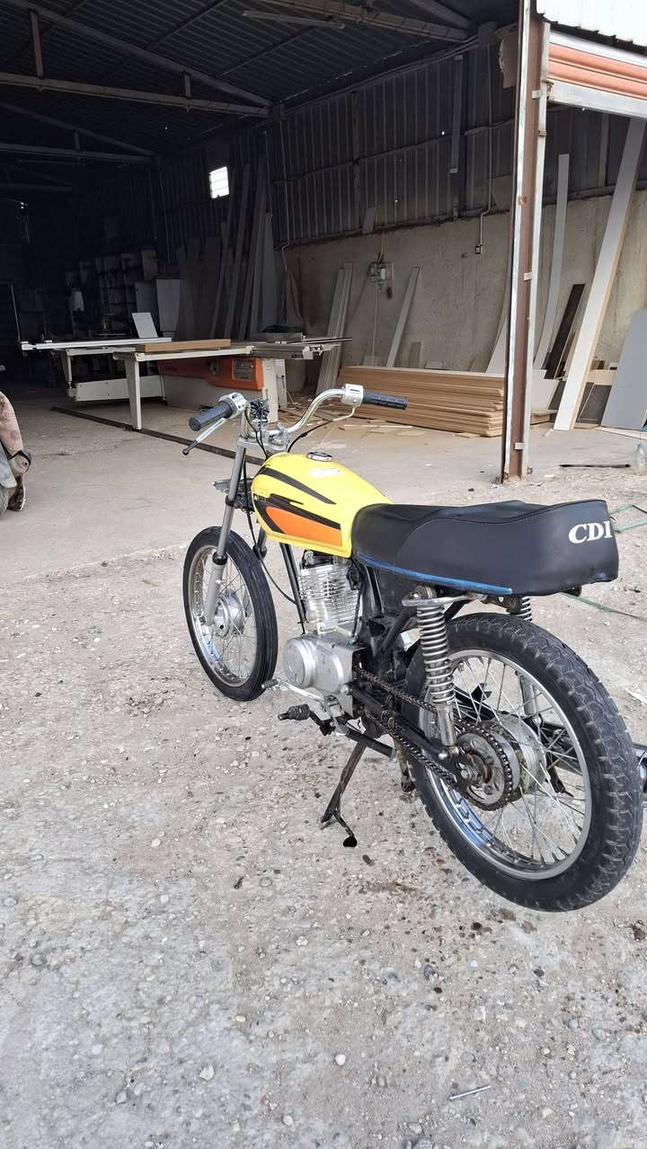 سلام عليكم دراجه البيع كلك كلك مكينه سيجي نامه طيران شلعه ومعدل تعميره 25شاصي نامه مبدل بس كور بوشه وبستم بلادي السعر 450 وبيها مجال قليل ***********
