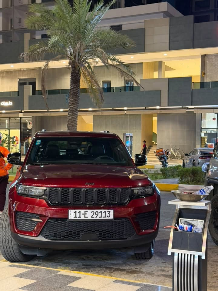 جيب كراند شيروكي بلاك ادشن مغلفهة ppf اصلي 

الموديل :2023 . (امريكي )  

المحرك : . V6. 3.6L . 

 رقم بغداد بأسمي تحويل مباشر  

ماشية :30 الف mi وقابل للزيادة 

مكان السيارة بغداد 

السيارة كفالة عامة بدون ايرباك بدون صبغ 

المواصفات :

* 5 راكب .

* دفع رباعي 4x4 . 

* رادار امامي خلفي مع مانع تصادم . 

* تحذير الخروج عن المسار . 

* تحذير النقطة عمياء  

* شاحن موبايل وايرلس. 

* كاميرا خلفية.

* المصابيح الأمامية زنون .

* تشغيل عن بعد .

* الصندوق الخلفيي كهربائي .

* نظام التشغيل والإطفاء الاوتوماتيكي .

295السعر :    

الاتصال : ***********
