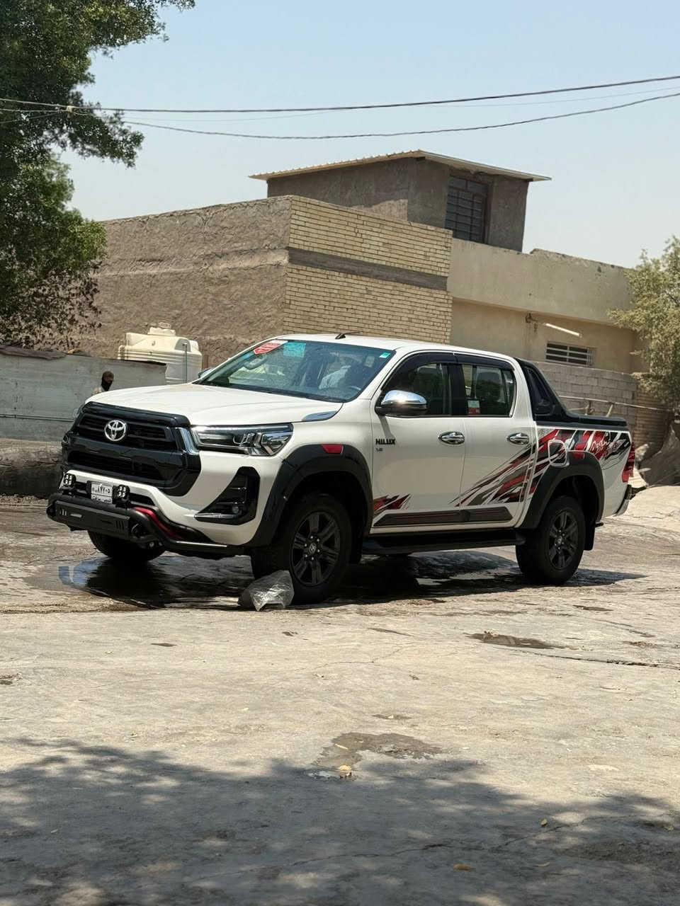 اسلام عليكم  هيلوكس 2025.                  موصفاته معروفه سياره بيه بارد بل بنيد قطعه صغار بيه بل جاملغ عله كد اصبع 
سياره جديده وكاله ساس بعده بل ضمان 
ماشيه 20 سياره حيل نضيفه سياره مابيه سونار سياره رقم بغداد الجديد انكليزي 
***********
