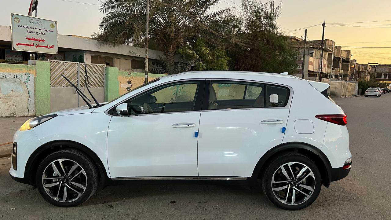 السلام عليكم 
سبورتج 21 خليجي شركه الدولة
ماشيه :85 الف
اللون ابيض 
المواصفات: بصمه
 تحكم استيرن 
مري كهرباء
حساس امامي خلفي
شاشة كبيرة كار بلي
تشغيل عن بعد
ملاحظه: بيها صبغ ربع دعاميه الاماميه + حالوب جداً جداً بسيط 
السعر:200 وبيها مجال بسيط
مكاني بغداد البياع
رقم الهاتف للأستفسار واتساب او شريحه:*********** بغداد, العراق
