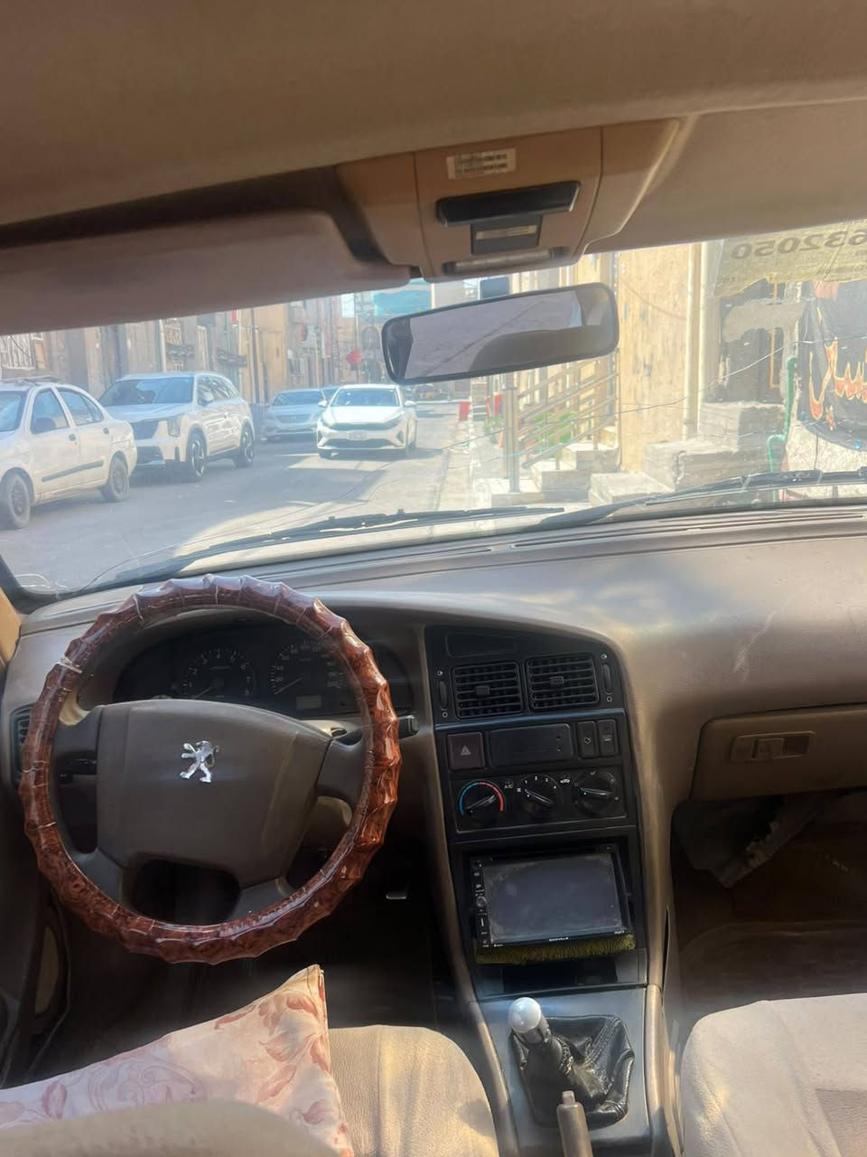 بيجو 405 موديل 2014
سنوية النهاية 2027 تنتهي بأسمي 
المسجل شاشة 
تبريد خير من الله 
بطارية جديدة ، حدادية جديدة من الطول لطول ماصالها 3 اشهر من شادها تايرات جدد سيارة من الدوام للبيت ما متعوبه سيارة حلوه مال جناي 
كاور جديد شادلها خياسات بسيطه بيها 
سعرها 37 وبيها مجال بسيط 
العنوان البصرة / رقم الهاتف *********** البصرة, العراق
