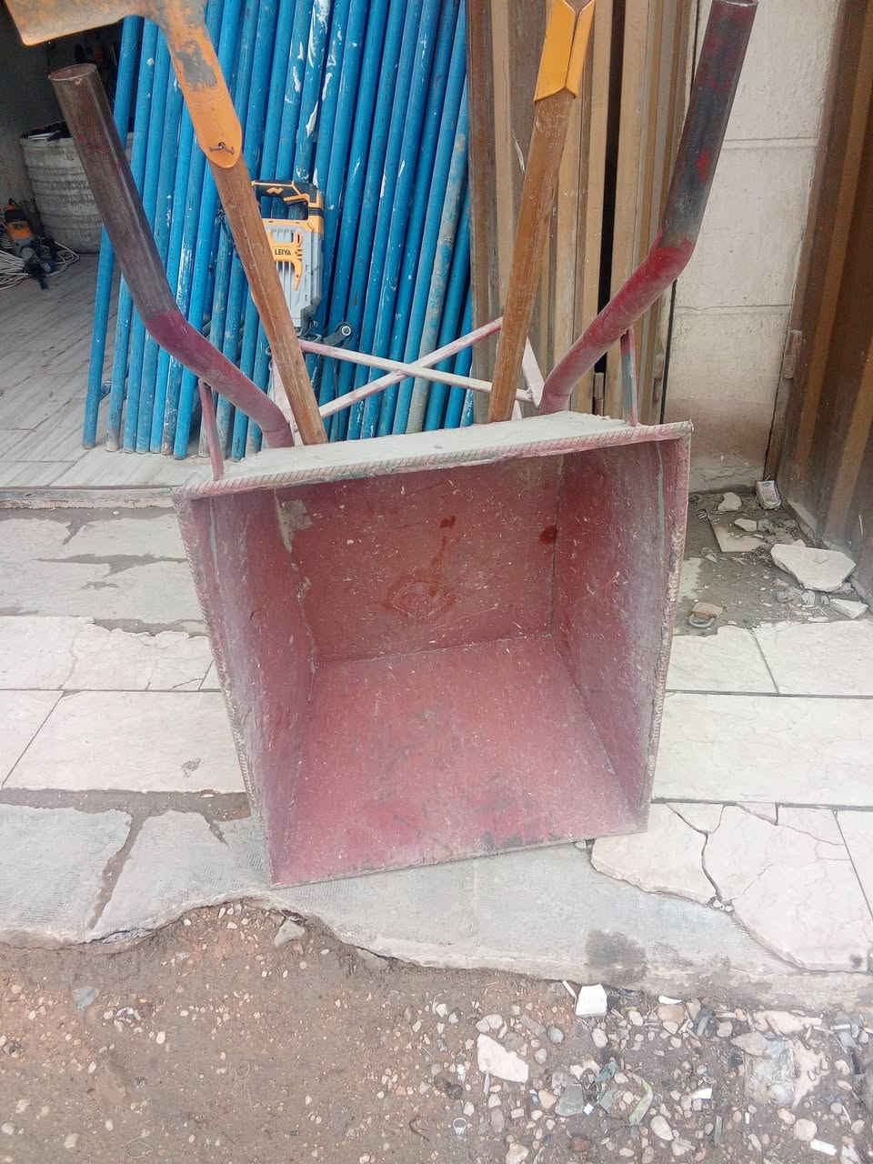 قفاصه 90ملم / عدد 20
حادله /1
محرك حادله /1
سيار50متر /1
درابات 4متر/ عدد4
عرباين /عدد 4
مولد/عدد1
درج كهرباء سلايت 8متر /1 
كوسره كبير/عدد2
كوسره صغير /عدد1
دريل تكشير /عدد3
كاويه ماء/عدد1
كاويه لحيم /عدد 1
دريل جك همر /2
دريل تثقيب /عدد1
دريل بريمه /عدد2
دريل فتح وشد /عدد 2
براميل /عدد 2
درج جهتين /عدد 2
هيم عدد /2
جاكوج تفليش /عدد 2
قزمه /عدد3
طاسه بناء/ عدد 2
كرك/ عدد 2
عفريت/ عدد2
ترمز /عدد 2
تانكي بلاستك /1


**إذا كنت صاحب هذا الإعلان وتريد حذفه لأي سبب، رجاءا أرسل رسالة إلى الدعم الفني**