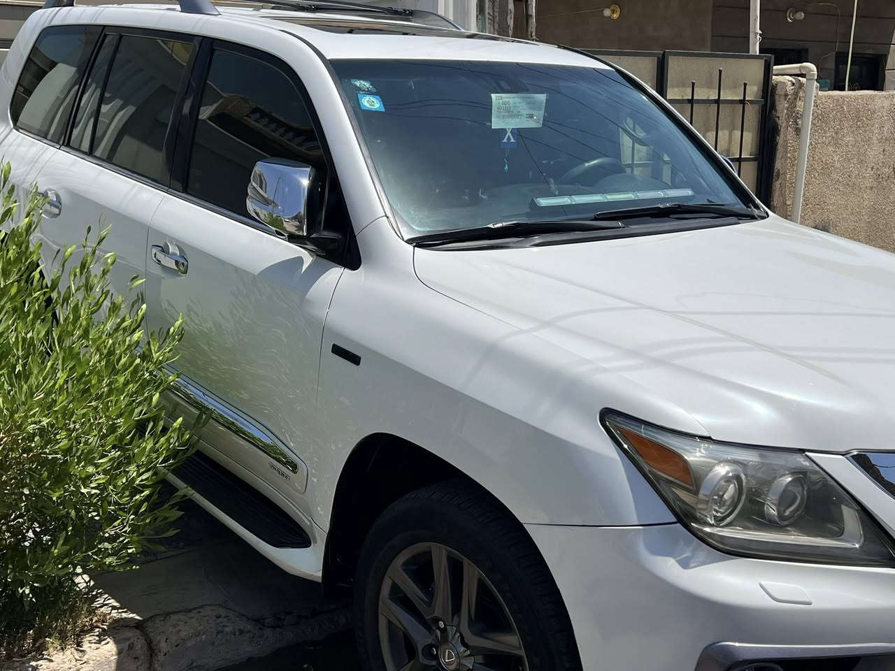 السلام عليكم لكزس موديل 2011 السياره جديد مال بيت بيها صبغ بس البنيد اثر تخريب الباقي مكفول السعر 320 بيها مجال بسيط المكان بغداد 
رقم الهاتف *********** واتساب
