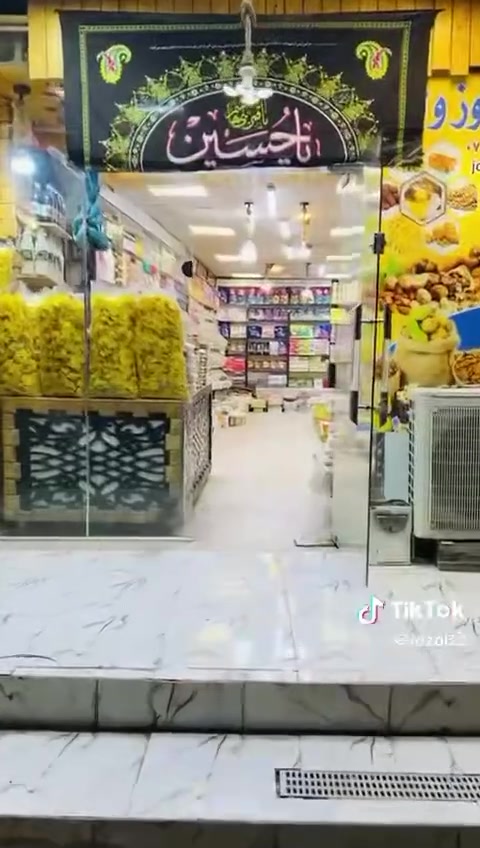 السلام عليكم
محل جوز ولوز للبيع
العنوان الشوملي قرب مدرسة الحدباء
مع الديكور والمسواگ 
الاستفسار واتساب وعلى الرقم الاتي 
***********
