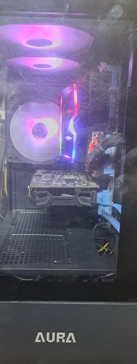 كيس  العاب بسعر مناسب

المعالج  Intel® Core™ i7-3770

المذربورد  ASUS h 61 

الرام  16 كيكا ddr3

الهارد  ssd 260  hdd 500

كرت الشاشة  gigabyte 1050 2gb

يشغل العاب قوية مثل Cyberpunk 2077

الكيس بي 30 لعبة 

سعر الكيس 165 الف

بغداد شارع الصناعة رقمي ***********

لايوجد توصيل
