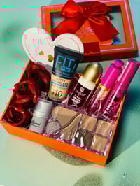 بوكس عيد الحب • مكياج ناعم • كارت معايدة