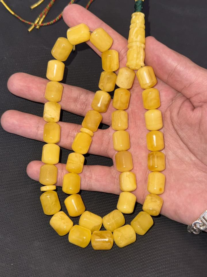 السلام عليكم 
كهرب بولندي حر طبيعي قديم وبادي ياخذ لون طبيعي 
الوزن 63 غرام / 39 خرزة 
شاهد ستندر كعب غزال مسابح شجري على بياض 
هـ *********** واتساب 
توصيل لكل العراق
