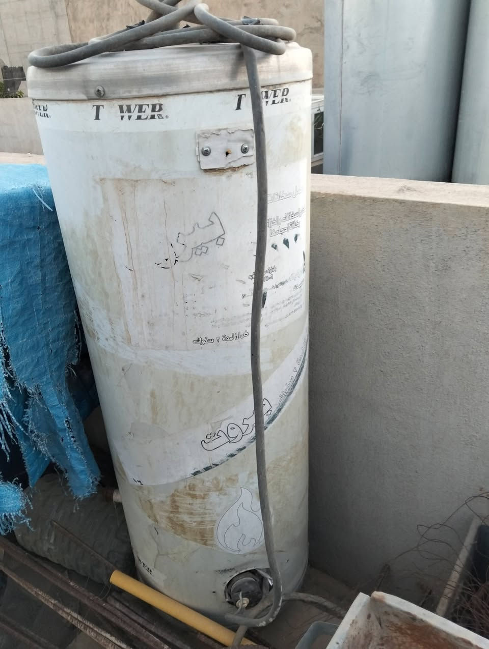 سخان نضيف وشغال مابي اي عيب السعر 25 الف ***********
