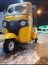 عندي تكتك عشرين لبيع بيه ضربه وره راجع بارد لسعر 4 و250 وبيه مجال حك ج...