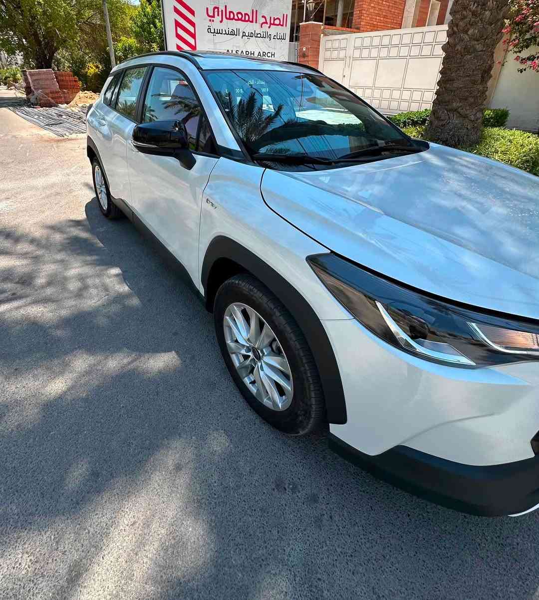 السلام عليكم 

 للبيع تيوتا كورلا كروس هايبرد 2025جديدة 🧿

  داخل جلد احمر بلادي🔴 كشن كهرباء ⚡️
حملات سقف +بروجكتورات 
  مكفولة كفالة عامة من كلشي⚠️
      Zero… Zero 🧿🧿🧿🧿
       ماشية فقط 5000عل ايدي من الشركة زيروو

الموصفات 1/1ا.  اعلى شي
بصمه +بصمة ابواب عدد 2.          سبير ما نازل🛞
فتحة سقف بلادي
كشن كهرباء
جلد احمر بلادي🔴
تحكمات ستيرن جهتي
رادار امامي 
كامرة دوارة بلادية
اوتو هولد 
سايد بريك بصمة
سياقة اوتو 
3انضمة قيادة 
ابل كار بلي +اندرويد
تحديد مسار 
تبريد قطعتين
وباقي الموصفات المعروفة
 
ملاحظة 👀🚨السيارة مصروف عليها كماليات
عازل حراري كامل عل كل السيارة150الف💸
مبدل دهن اصلي يم الحسام 100💸مع فلاتر
الارضيات مالتة بعدة جدد والكتلوكات كاملة
دينار متصرف عل سيارة كاملة جاهزة💯

السيارة باسمي الشخصي رقم بغداد  
 هزة جديدة ورقم جديد كامل فقط رسوم تحويل
 السيارة ماخذة قبل اقل الشهرين جديدة لوك
مكاني بغداد زيونة📍
                             ☎️للاستفسار ***********
