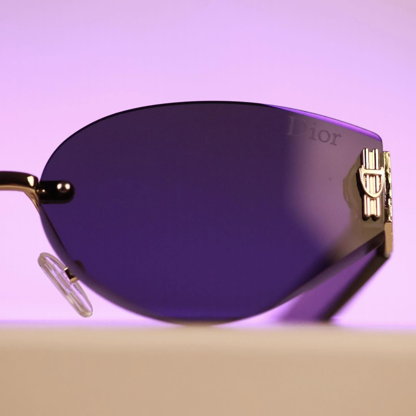Zain_Pazaar
نظارة نسائية ماركة Dior

المواصفات 
.اللون اسود 
.Polarized
.حماية اشعة UV400
.إطار مخفي
.صناعة ايطالية
.تأتي مع علبة جلد
.الزجاج باللون الاسود مع تدرج
.نظارة شمسية

السعر 25.000
يوجد توصيل لجميع محافظات العراق 

للإستفسار:***********
او مراسلة الصفحة

#ساعات #رجالي #توصيل #f #اكسسوارات #العراق #m #a #ملابس #ماركة #tiktok #instagram #fashion #facebook #تجميل #أناقة #هدايا #هدايارجاليه #هدايامميزة #ضمان #hublot #followforfollowback #explorepage #ex #explore #share #like #instalike #save #money
