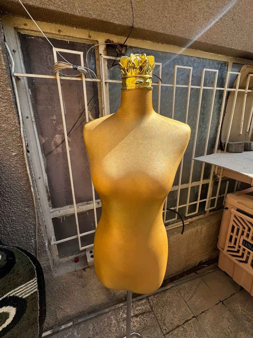 ملكانات عدد 2
ستاندات عدد8 زوجي 
مكان بغداد للتواصل واتساب 
***********
