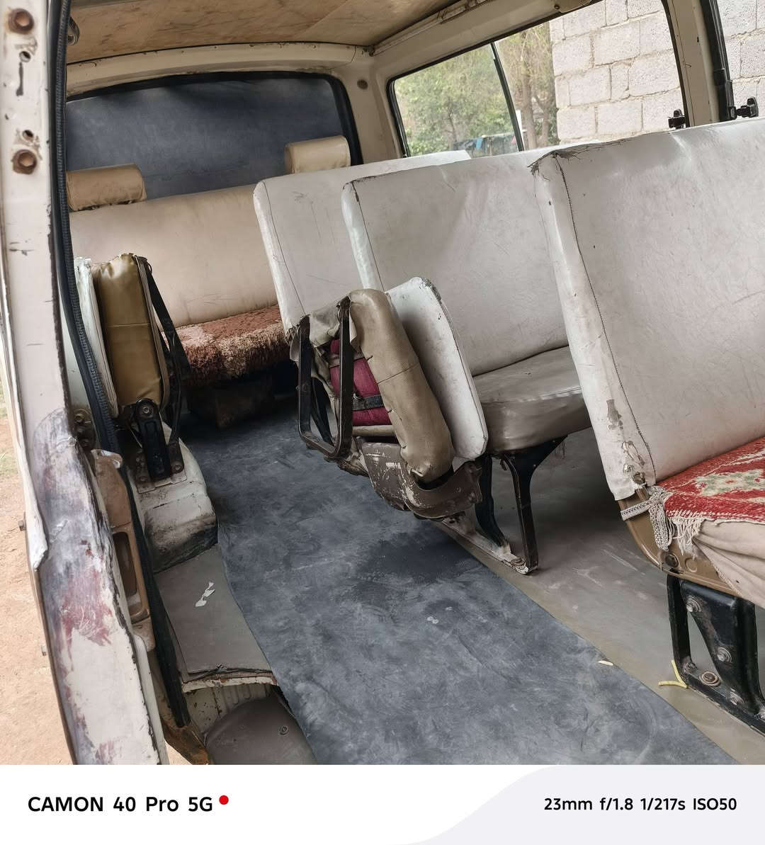 سلام. عليكم. هايسه. تيوته. لبيع موديل 85 محرك. كير اكسن. مكفولات سياره حلوه جديده السعر 26 بيه مجال رقم ***********
