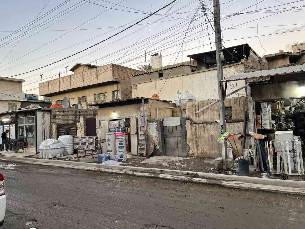 السلام عليكم فرصة اسثمارية في بغداد الدورة / المهدية الاولى على الشارع التجاري  وحدتين سكنية ومحل يعتبر قطعة ارض المساحة 267  الواجهة 14 للاستعلام الاتصال على الرقم التالي.                 ***********
