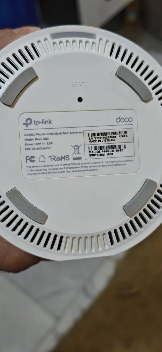 لعشاق السرعة والبيت الذكي: TP-Link Deco X60 (AX3000) للبيع
الحالة: شبه جديد (مستخدم شي قليل جداً) بنسبة نظافة 100%.
الملحقات: كاملة مع الكرتونة وكافة الأسلاك الأصلية.
🔥 لماذا تختار هذا النظام (Mesh WiFi 6)؟
تغطية خيالية: ينهي مشكلة "المناطق الميتة" في البيت تماماً، ويوفر إنترنت سريع في كل زاوية.
سرعة صاروخية: يدعم تقنية Wi-Fi 6 بسرعات تصل إلى 3000 ميجابت/ثانية، مثالي للألعاب (Gaming) والبث بدقة 4K.
ذكاء اصطناعي (AI-Driven Mesh): النظام يتعلم بيئة منزلك ويوزع الإشارة بذكاء لضمان أفضل اتصال لجهازك أثناء التنقل.
سعة هائلة: يدعم ربط أكثر من 150 جهاز في نفس الوقت دون أي تأخير أو تقطيع.
سهولة التحكم: إعداد كامل من خلال تطبيق Deco على الموبايل، مع ميزات حماية للأطفال (Parental Controls).


**إذا كنت صاحب هذا الإعلان وتريد حذفه لأي سبب، رجاءا أرسل رسالة إلى الدعم الفني**