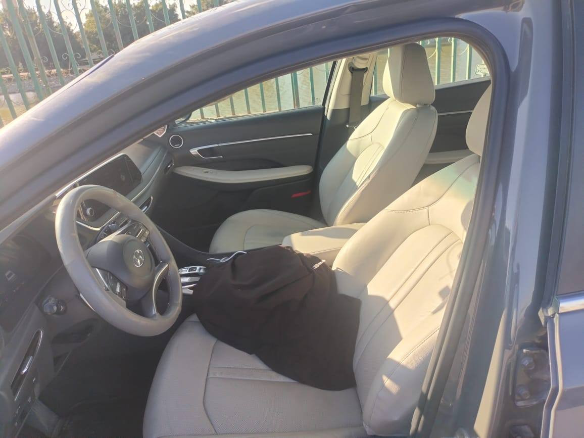 السلام عليكم اخوان
سوناتا موديل 2022 لمتد فول الفول ماشيه 67الف 
بانوراما
كشنات جلد حار بارد
كشنات كهرباء
رادارات 
خمس كامرات
داخل ابيض ملكي
تشغيل عن بعد
تتقدم وتتأخر على الريمونت
محرك 1600 توربو
اخوان بيه مكانات صبغ اني ابيع حزام ارباك البرده 
مكان السياره بغداد الدوره
السعر 155 وبيه مجال 
الشراي يتصل 
***********
